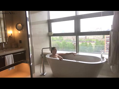 ❤️ Une énorme nana se branlant passionnément la chatte dans la salle de bains ❤️❌ Salopes  at fr.shufflesex-com.ru ❤